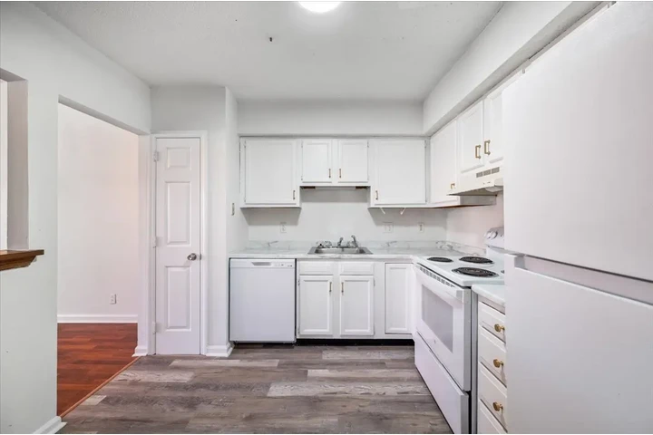 $1450 : Nice 2 Bedroom/1.5 Bath image 8