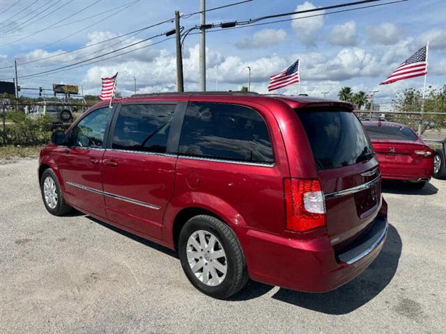 $6797 : 2015 Town and Country Touring image 8