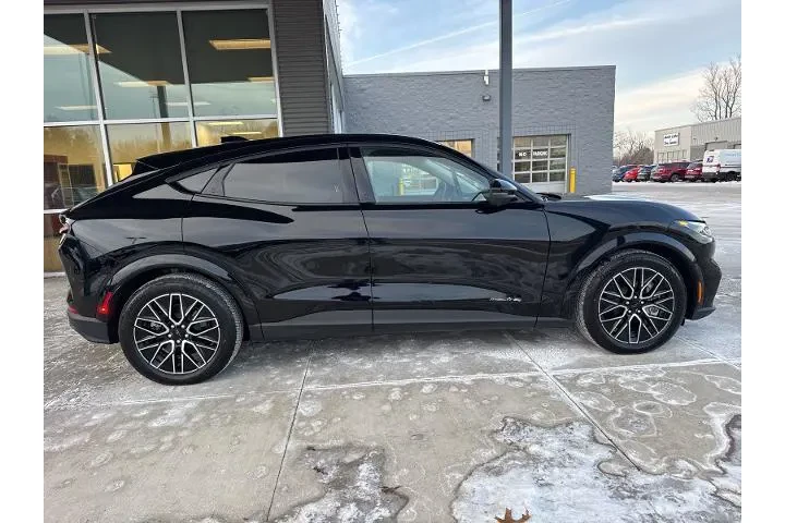 $38900 : Ford Mustang Mach-E 2025 AWD image 8