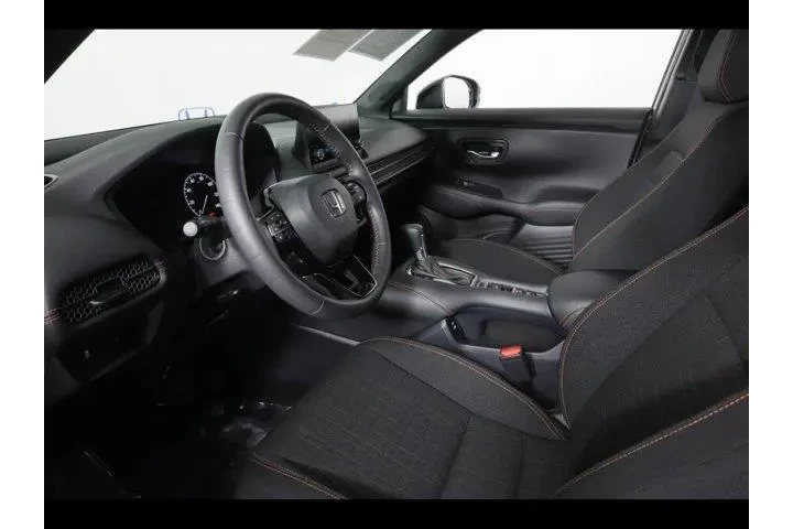 $29875 : Honda HR-V 2024 AWD Sport 4d image 9