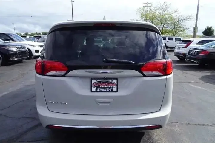 $14495 : 2017 PACIFICA image 10