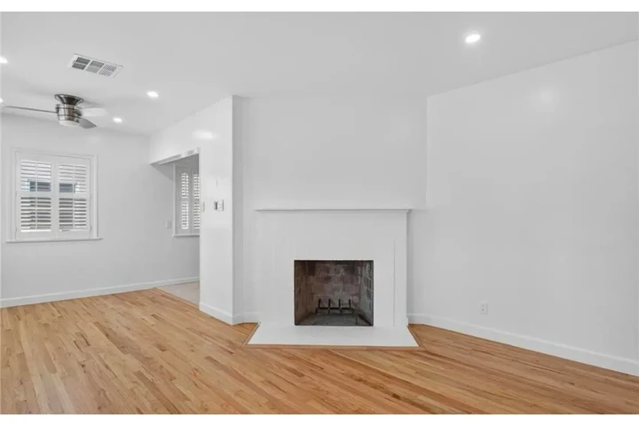 $2500 : 3 Bed 2Bath in Vermont Ave, LA image 2