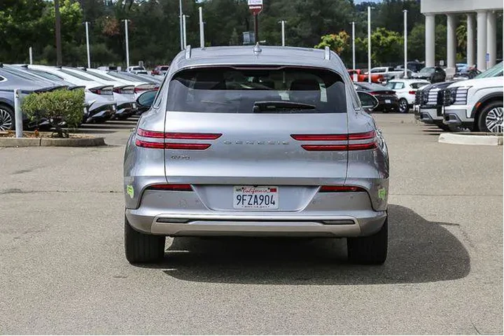 $35792 : Genesis Electrified GV70 202 image 4