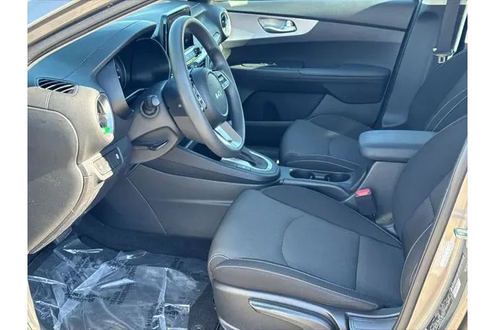 $18999 : Kia Forte 2023 LXS 4dr Sedan image 9