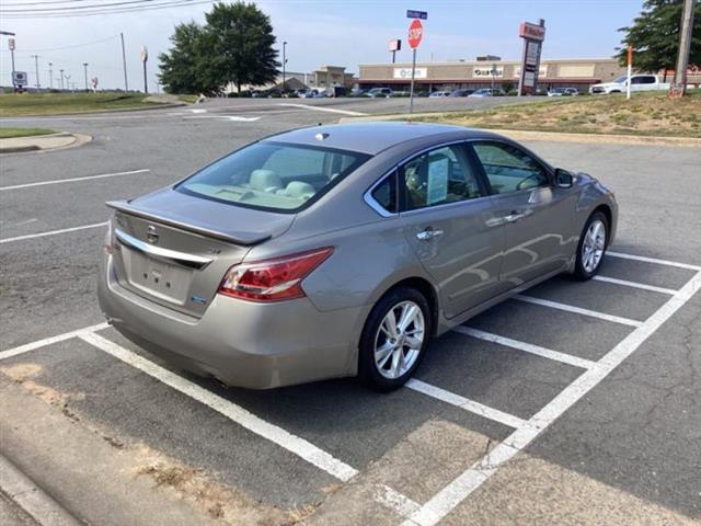 2013 Altima image 9