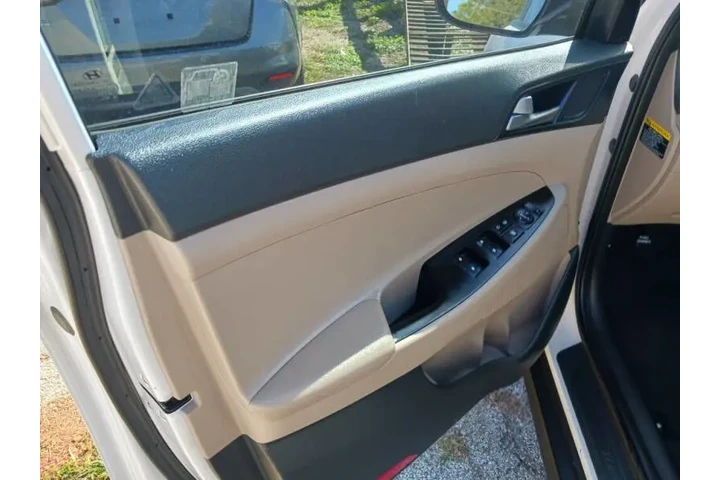 $12800 : 2016 Tucson SE image 4