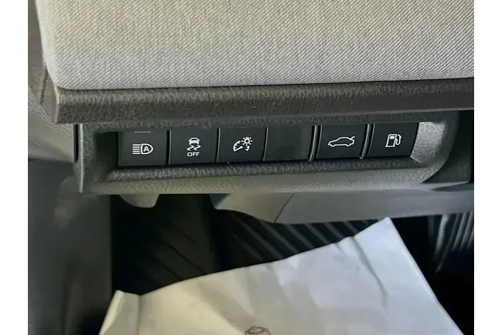 $33900 : Toyota Camry 2026 LE 4dr Sed image 10