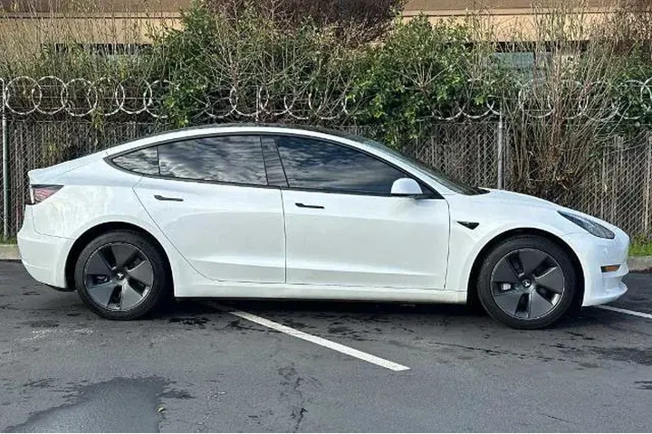 $24516 : Tesla Model 3 2023 4dr Sedan image 7