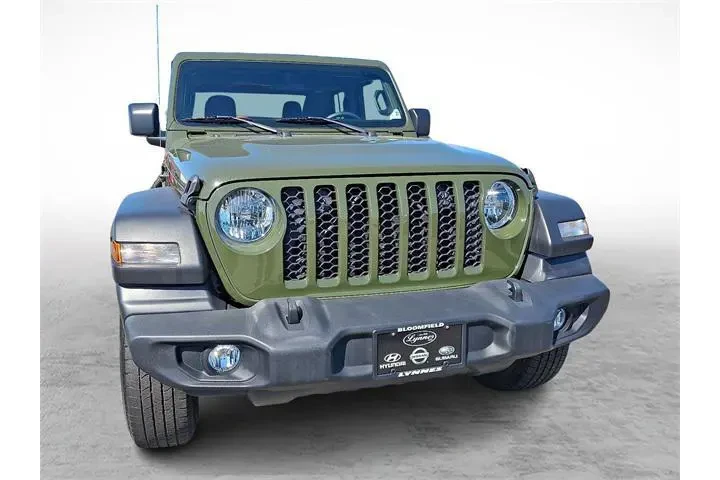 $27729 : Jeep Gladiator 2022 4x4 Spor image 2