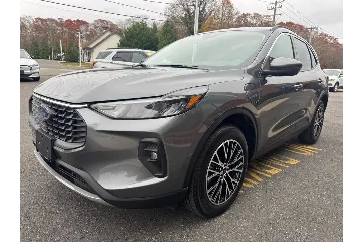 $27900 : Ford Escape Plug-In Hybrid 2 image 3