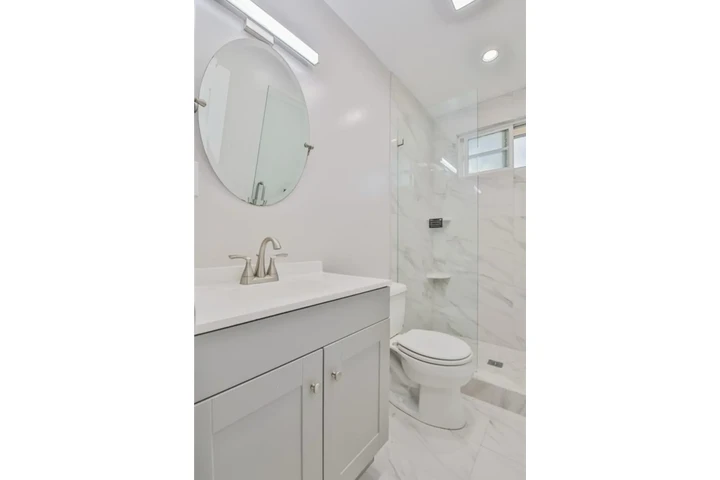 $2500 : 3 Bed Home in Huntington Park image 10