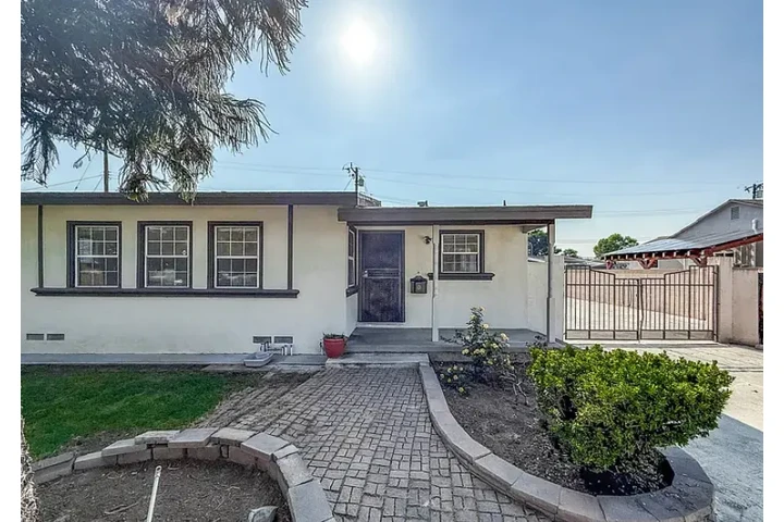 $2400 : CASA🐱near USC & downtown LA🐶 image 1