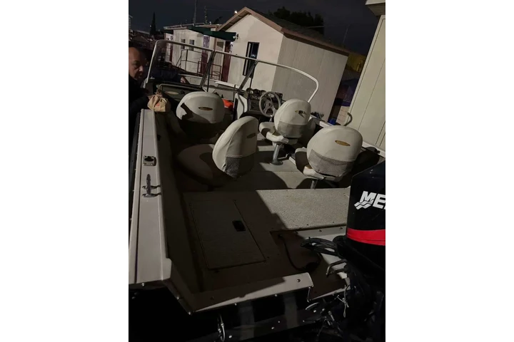 $8000 : Bote año 2000 (year ) image 2