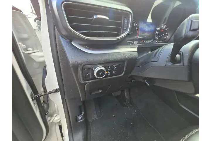 $28200 : Ford Explorer 2023 XLT 4dr S image 10