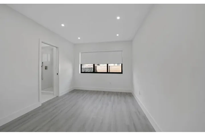 $2500 : 3 bed in Miami Florida image 4