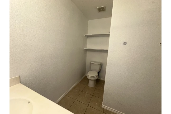 $750 : cuarto con  baño privado image 3
