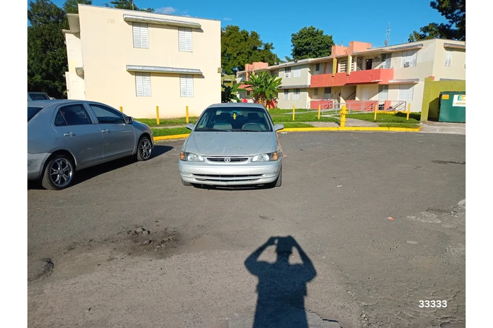 $2000 : Toyota corolla image 1