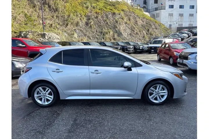 $23498 : Toyota Corolla Hatchback 202 image 7