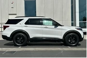 $30800 : Ford Explorer 2022 AWD Timbe thumbnail