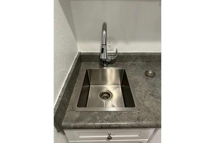 $1700 : Renta Studio (Santa Ana) image 2