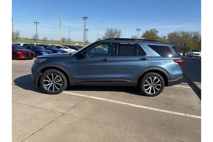 $23998 : Ford Explorer 2020 AWD ST 4d image 2