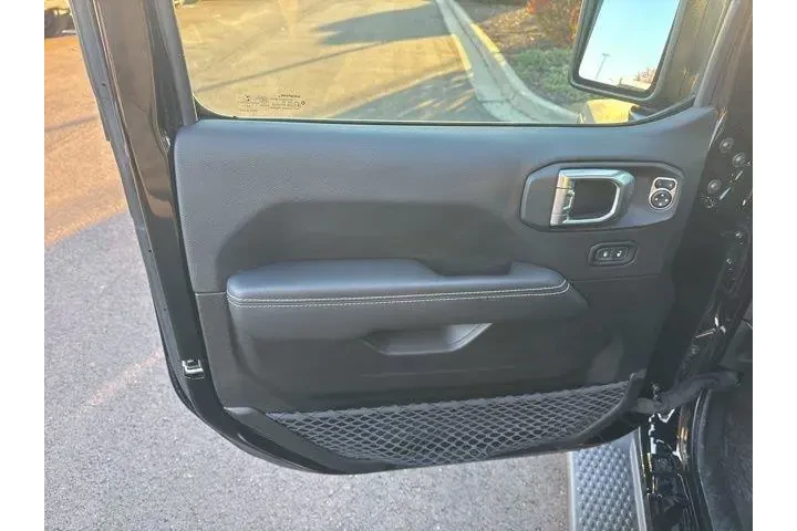 $33900 : Jeep Wrangler 2023 4x4 Sahar image 8