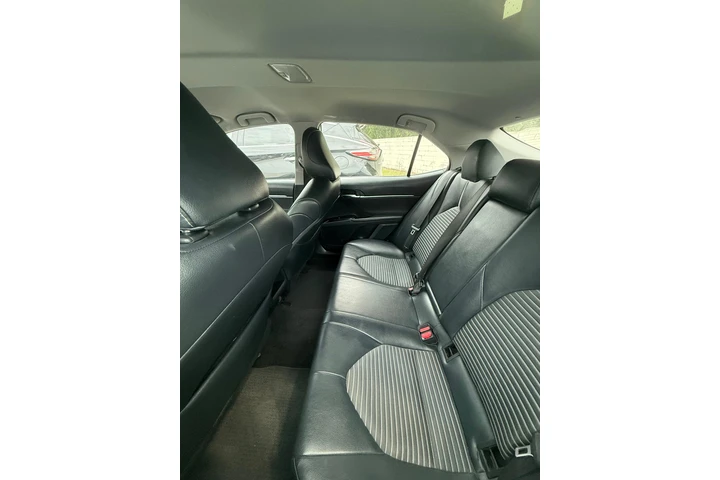 $18000 : 2019  Camry SE. image 3