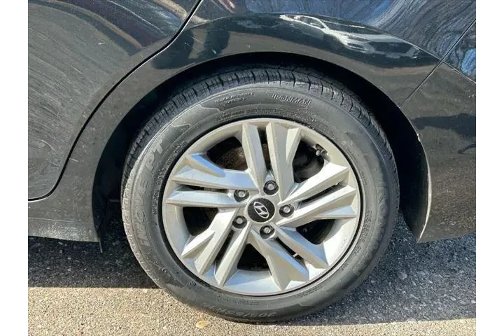 $12888 : Hyundai ELANTRA 2020 Value E image 8