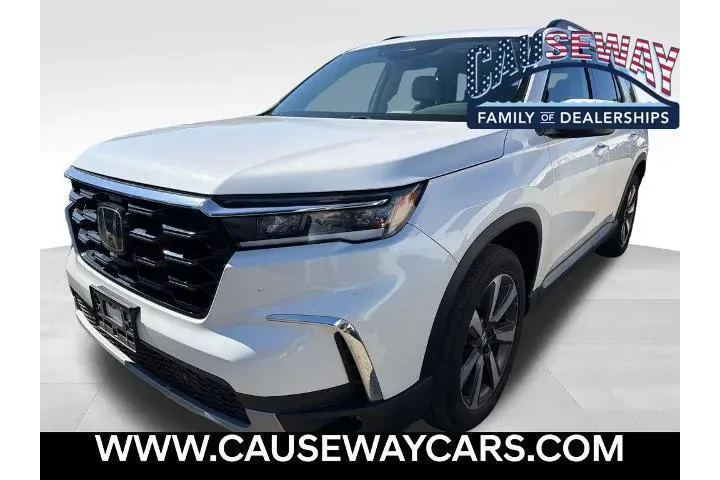$39690 : Honda Pilot 2024 AWD Touring image 1