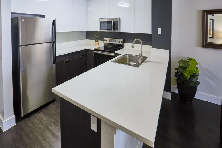 $1400 : 1bed and 1bath for rent image 1