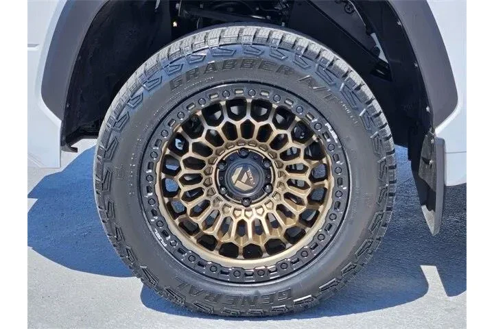 $39998 : Toyota Tundra 2024 4x4 SR5 4 image 10