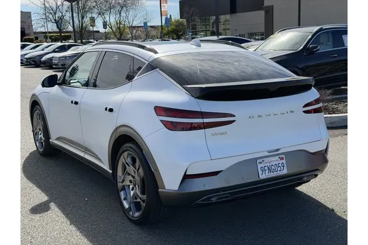 $33992 : Genesis GV60 2023 AWD Perfor image 9
