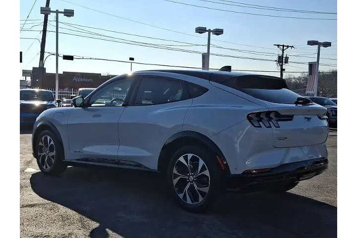 $29686 : Ford Mustang Mach-E 2023 AWD image 4
