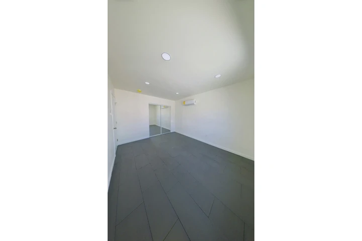 $2000 : CASA 1 HABITACION SOUTH GATE!! image 8