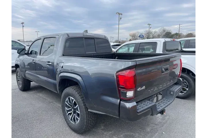 $35992 : Toyota Tacoma 2021 4x4 SR5 V image 4