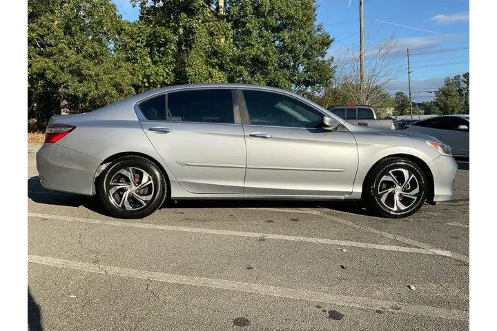 $10985 : Honda Accord 2017 LX 4dr Sed image 4