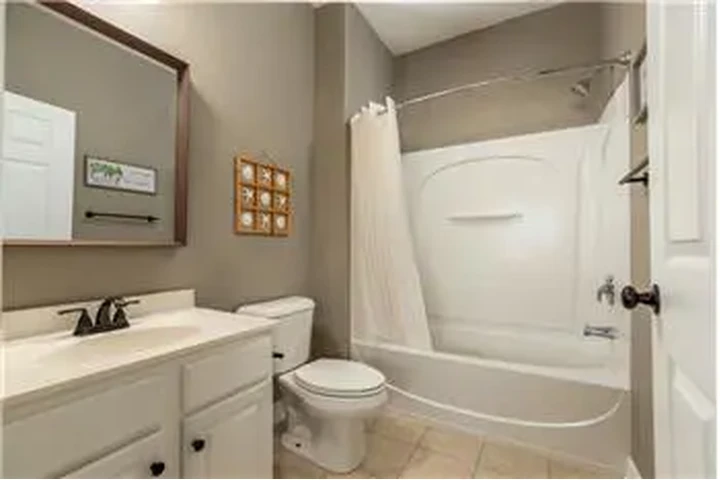 $1800 : Rental property with 2 bedro image 10