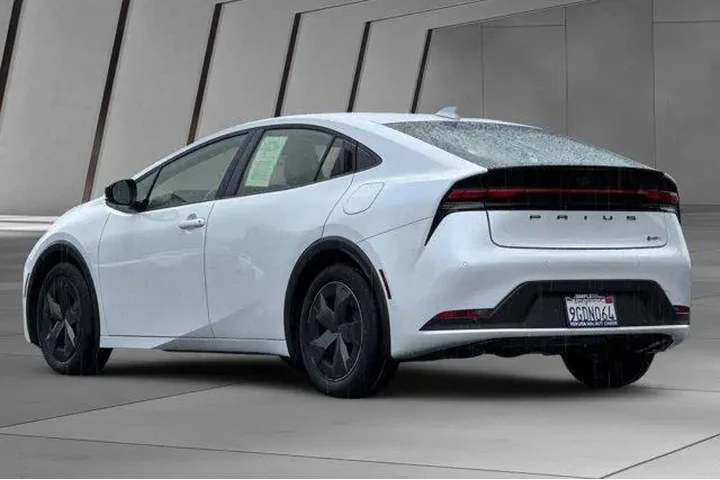 $25500 : Toyota Prius 2023 LE 4dr Hat image 10