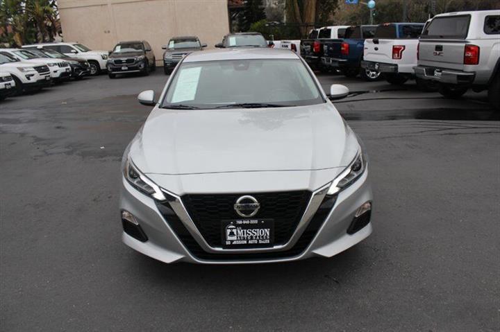 $18995 : 2021 Altima image 2