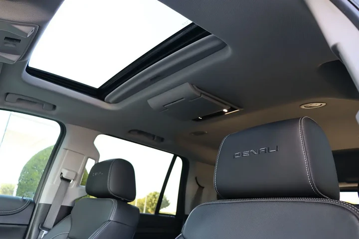 $37998 : 2019 Yukon Denali image 9