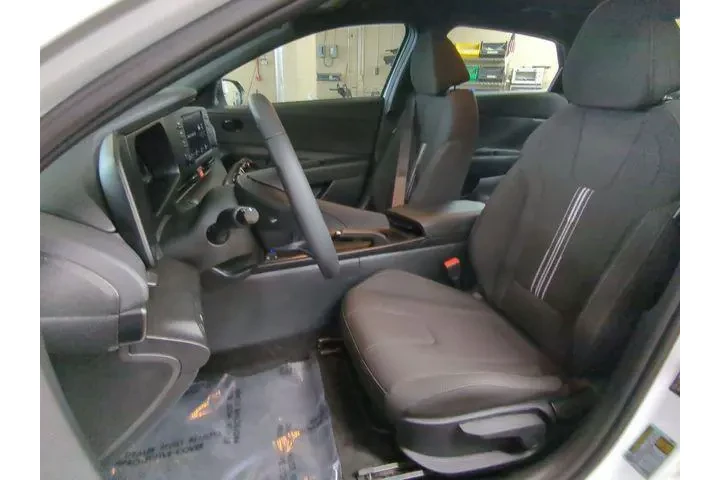 $20600 : Hyundai ELANTRA 2025 SEL Spo image 6