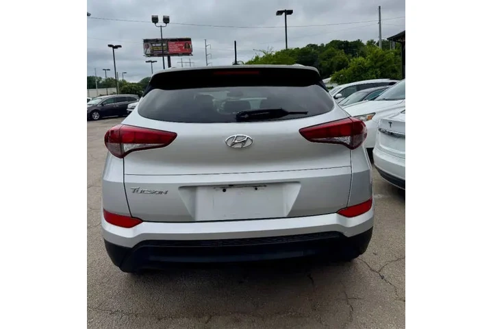 $6500 : 2016 Tucson SE image 7