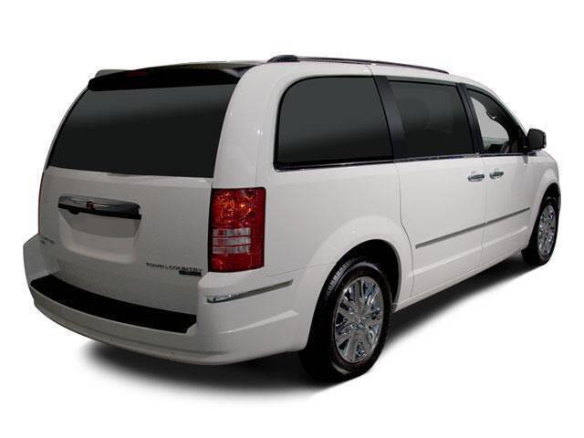 2010 Town and Country LX image 3