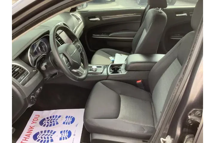 $20900 : Chrysler 300 2021 Touring 4d image 10