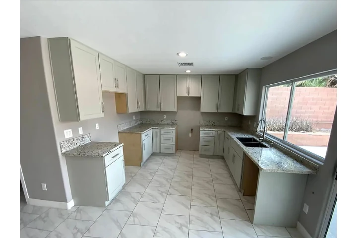 $1000 : UPGRADED NEW APPLIANCES HOME image 4