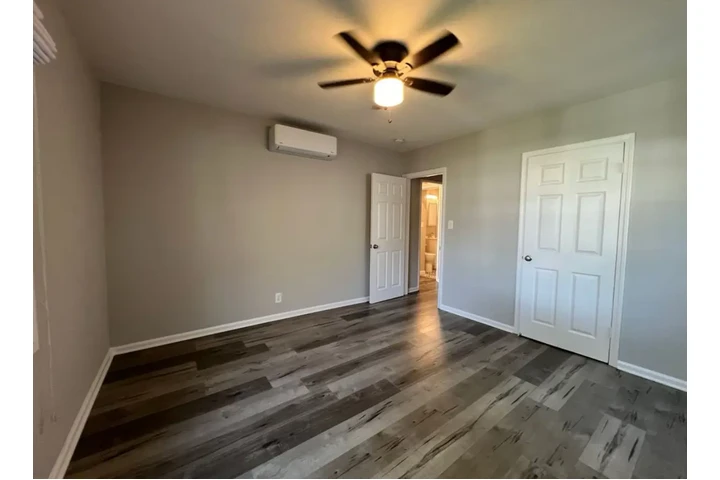 $2000 : Nice 2 Bed in Huntington Park image 8