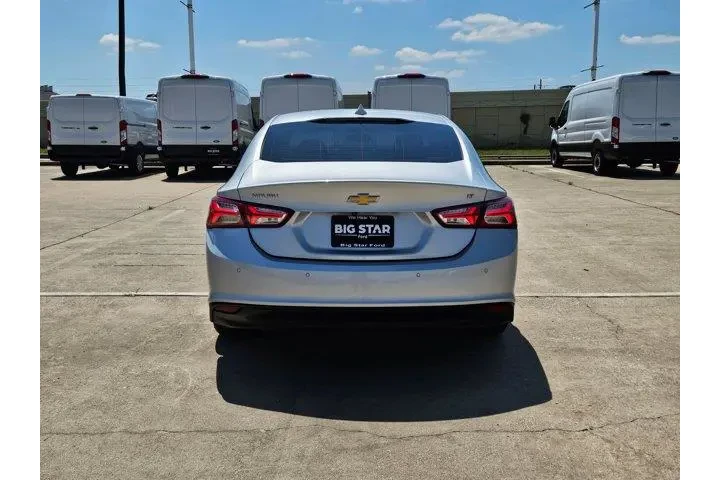 $17625 : Chevrolet Malibu 2022 LT 4dr image 4