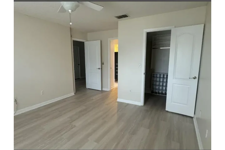 $1200 : Two bedroom apartment for rent image 8