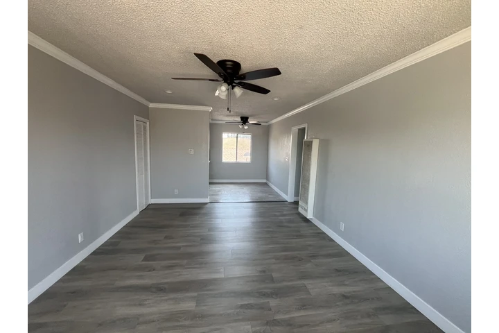 $2400 : APT. REMODELADO SEGUNDO PISO image 6