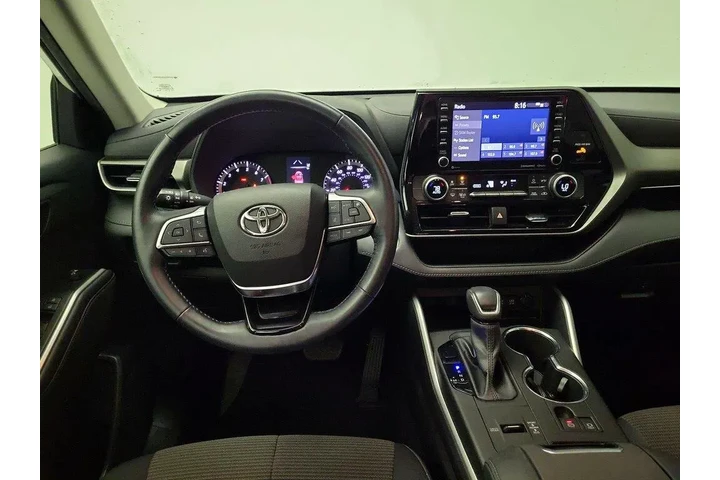 $30998 : Toyota Highlander 2021 LE 4d image 10